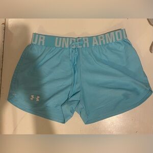 Under armor shorts size small 
Good condition